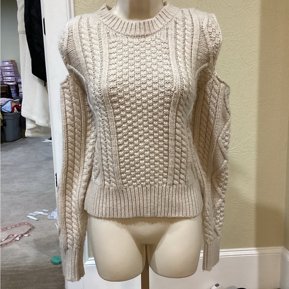 PRE-OWNED SIZE XS OVERSIZED Blank NYC Cream Cable Knit Cold Shoulder Sweater - Picture 3 of 11